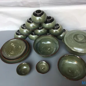 Bộ Bát Đĩa Gốm Sứ Men Xanh Ngọc Viền Nâu Họa Tiết Vân Xoáy Sang Trọng
