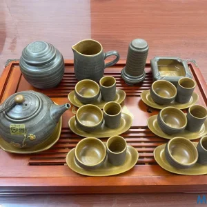 Bộ Ấm Chén Trà Đạo Gốm Sứ Men Cổ Lòng Vàng Kèm Khay Gỗ Kép Cao Cấp