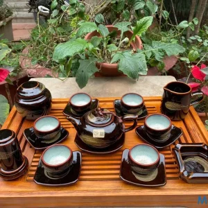 Bộ Ấm Chén Gốm Sứ Men Đen Họa Tiết Lá Nhũ Vàng Lòng Ngọc Bích