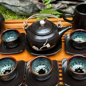 Bộ Ấm Chén Gốm Sứ Men Đen Nhám Hoa Mai Đắp Nổi Lòng Hỏa Biến Xanh