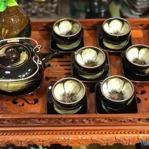 Bộ Ấm Chén Gốm Sứ Men Đen Họa Tiết Quét Vàng Quai Đồng Dáng Dẹt