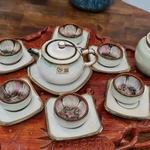 Bộ Trà Gốm Cao Cấp Men Cát Cổ Điển – Hoạ Tiết Hoa Nở Lòng Chén