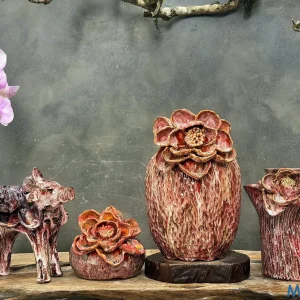 Bộ bình gốm men khô hoa sen hồng đỏ kèm decor hươu