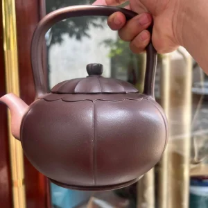 Ấm Trà Gốm Nâu Dáng Bí Ngô Quai Xách